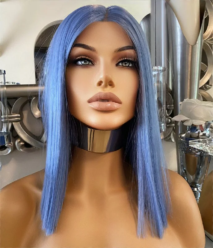 Colored wig with a wavy texture for a beachy and fun lookRiri - Sky Blue