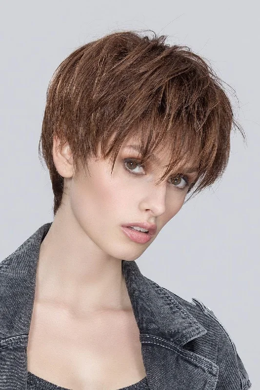 Short wig with a gradient color for a modern and stylish appearanceBeat