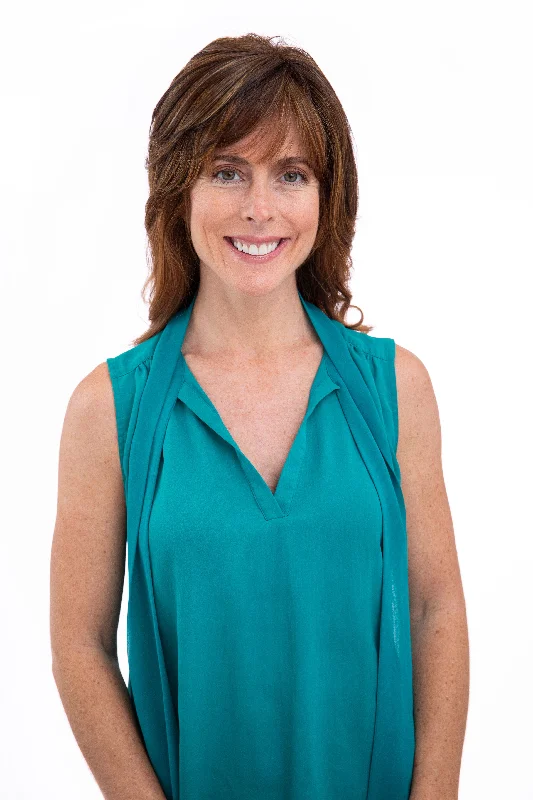 Monofilament - cap short wig for a breathable and natural - looking scalpHand-Tied Topper Short