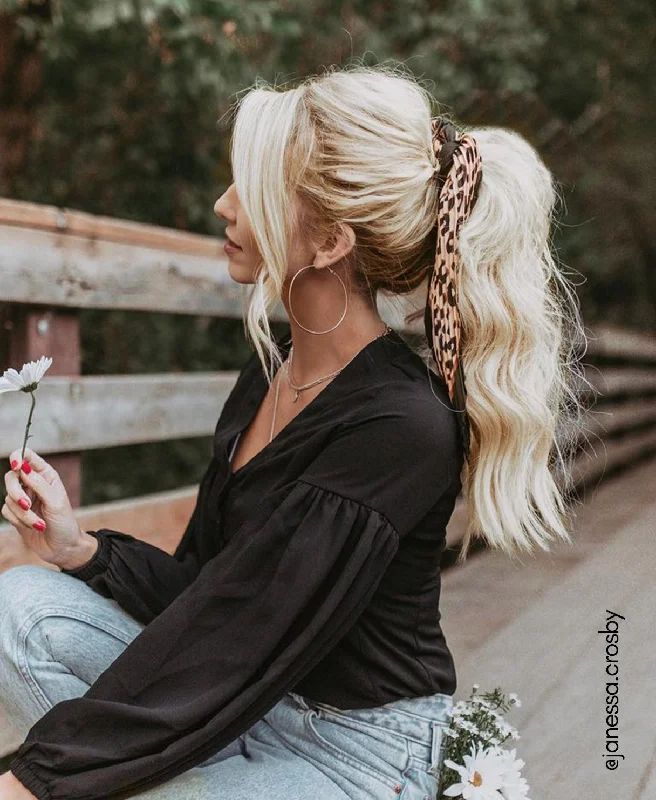 Clip - on ponytails for a quick and convenient hair changeponytail - #60 platinum blonde.