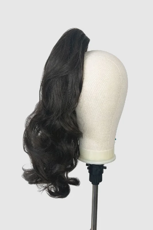 Straight ponytails with a sleek finish for a modern and polished lookLong ponytail hairpiece, clip-in: Sapphire