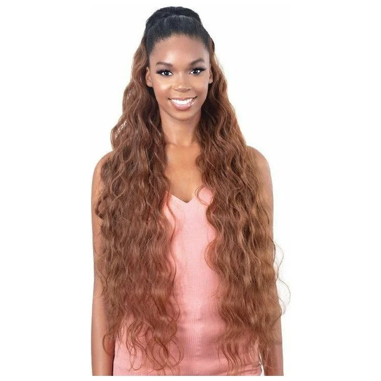 Ponytails for a gym workout with moisture - wicking propertiesModel Model Gardenia Mastermix Drawstring Ponytail - Beachy Wave 36"