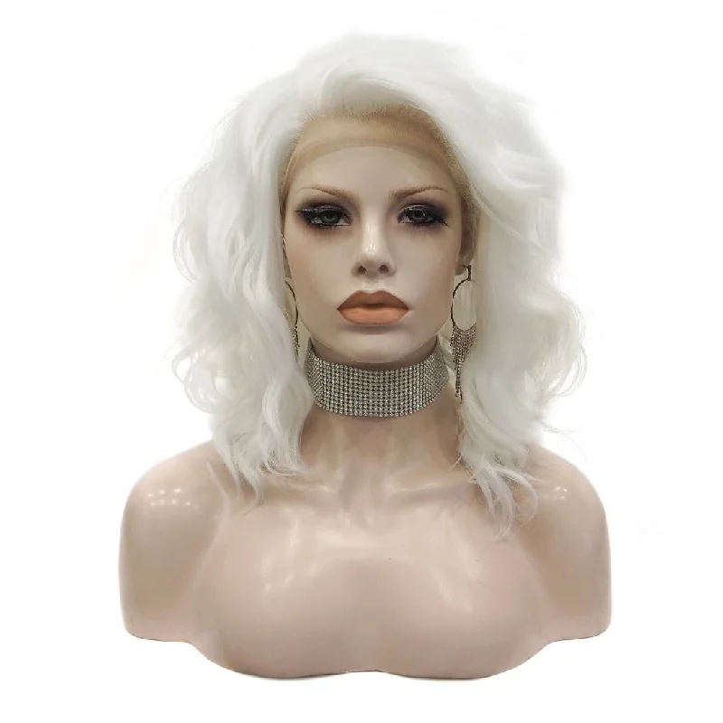 Medium - length wig with a 180 - density for a full and thick appearanceCARRIE INNOCENCE